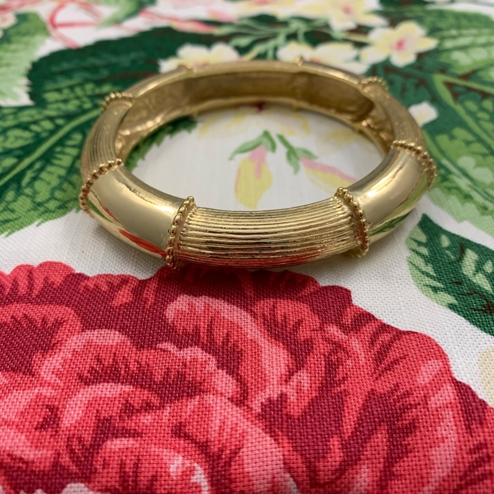 GLAMOROUS Lilly Pulitzer Designer Gold Tone Bangle - Picture 2 of 4